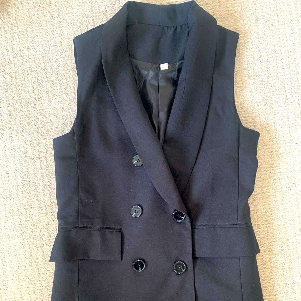 Sleeveless blazer